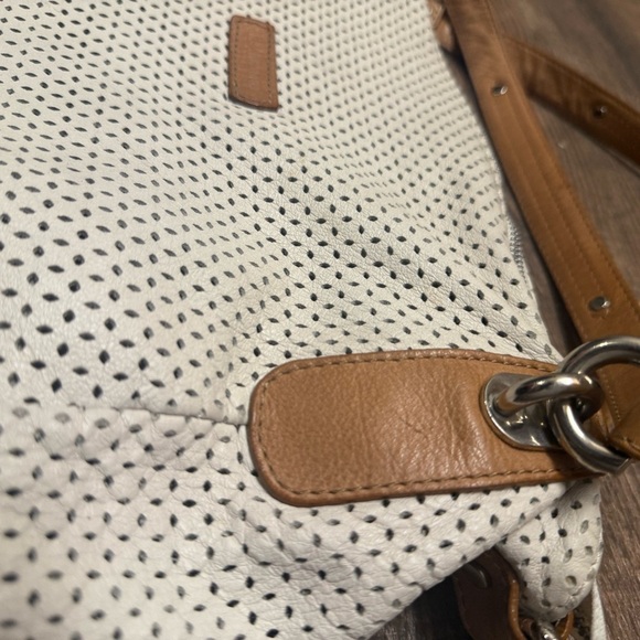 Russell & Bromley leather GUC Cream and Tan Perforated Shoulder Bag - Picture 5 of 12